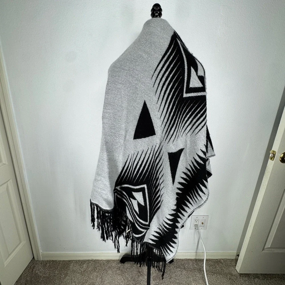 Express Southwestern Poncho Geometric Tribal Knit Fringe Wrap Shawl OS Festival
